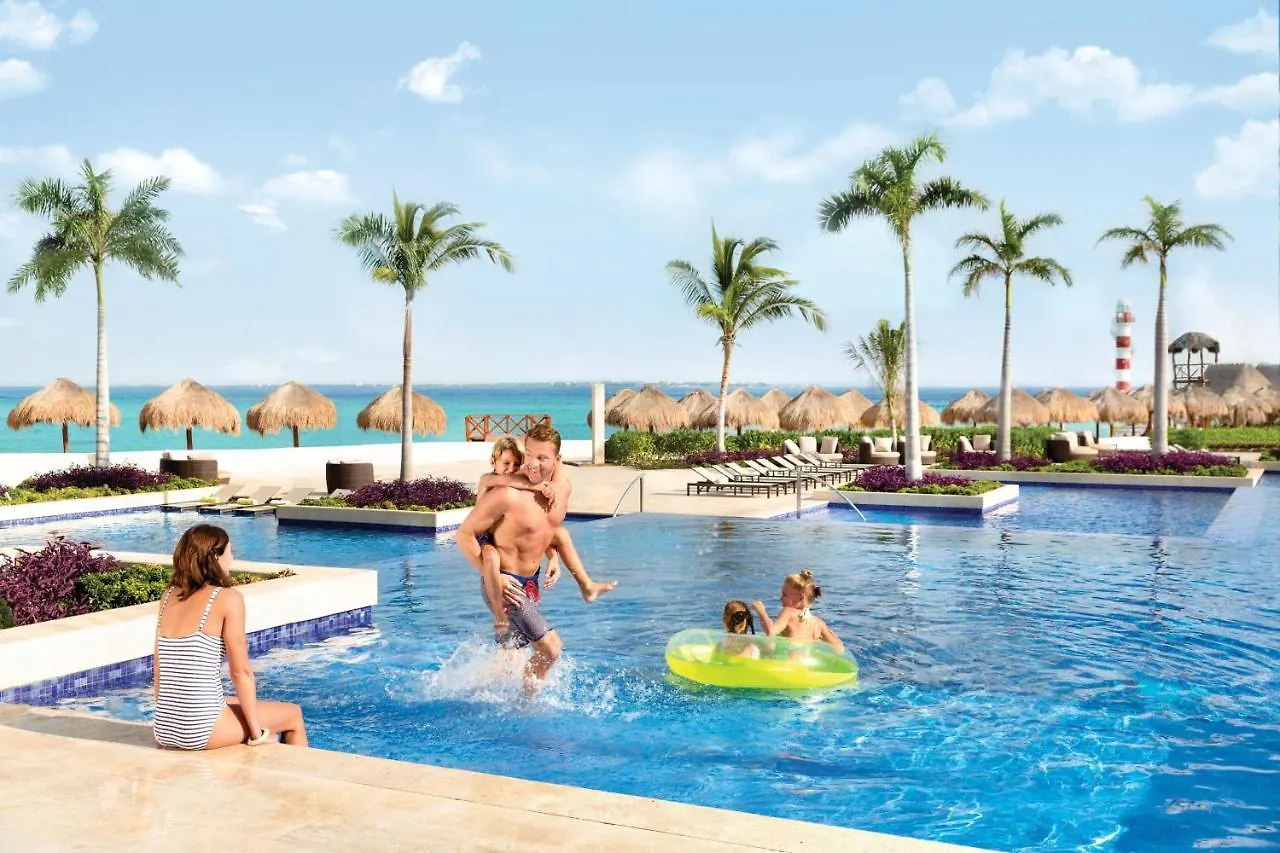 Hyatt Ziva Cancun All-Inclusive (Adults Only) אתר נופש